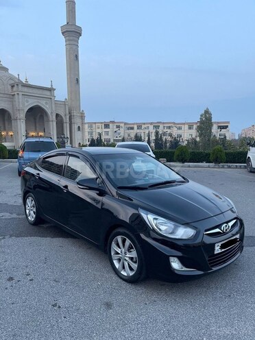Hyundai Accent-6