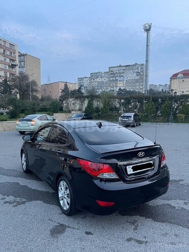 Hyundai Accent-4