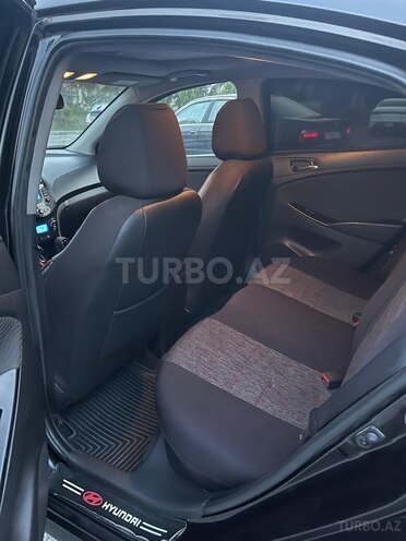 Hyundai Accent-13