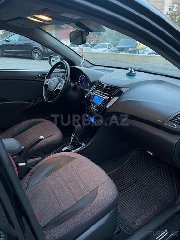 Hyundai Accent-11