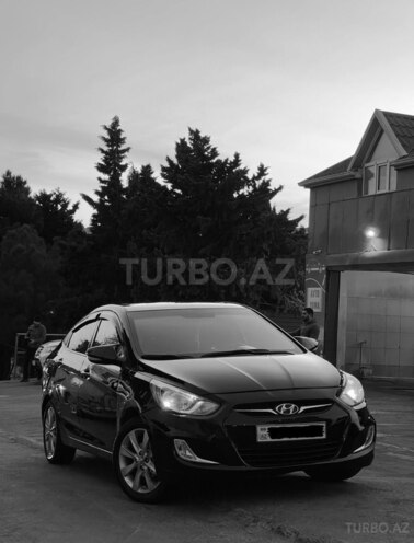 Hyundai Accent-14