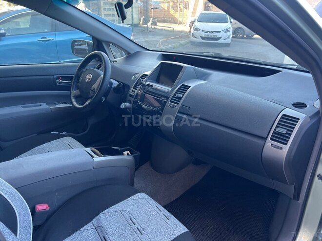 Toyota Prius-4