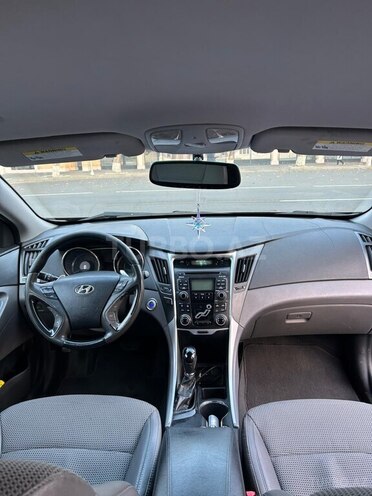 Hyundai Sonata-9