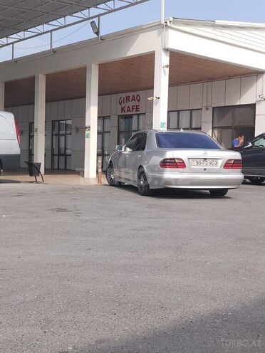 Mercedes E 220-4