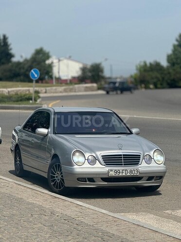 Mercedes E 220-1