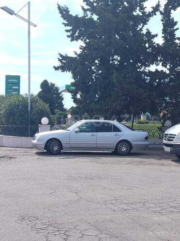 Mercedes E 220-7