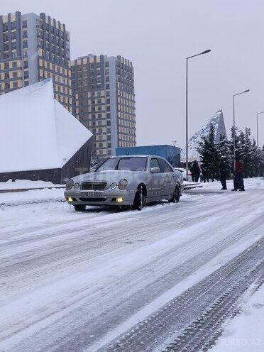 Mercedes E 220-12