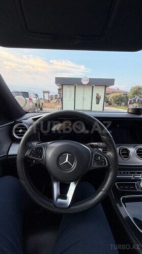 Mercedes E 300 d-6