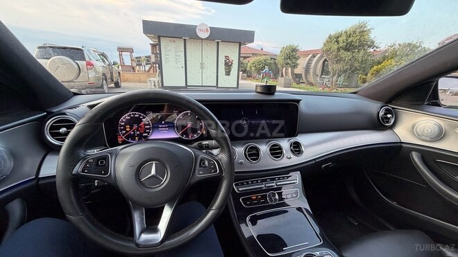 Mercedes E 300 d-5