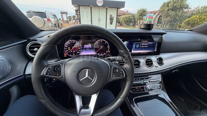 Mercedes E 300 d-7