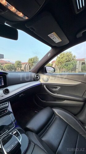 Mercedes E 300 d-10