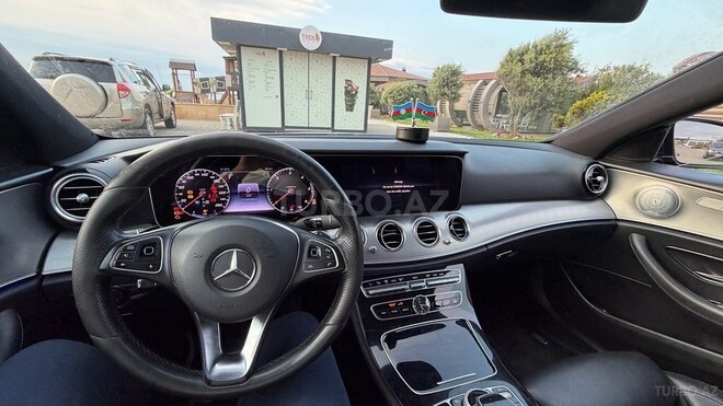Mercedes E 300 d-8