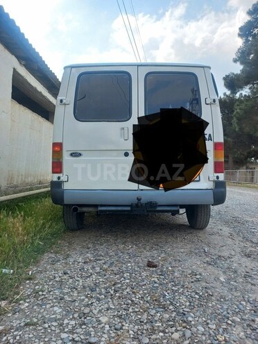 Ford Transit-2
