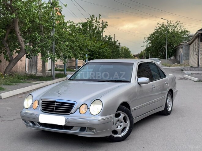 Mercedes E 240-1