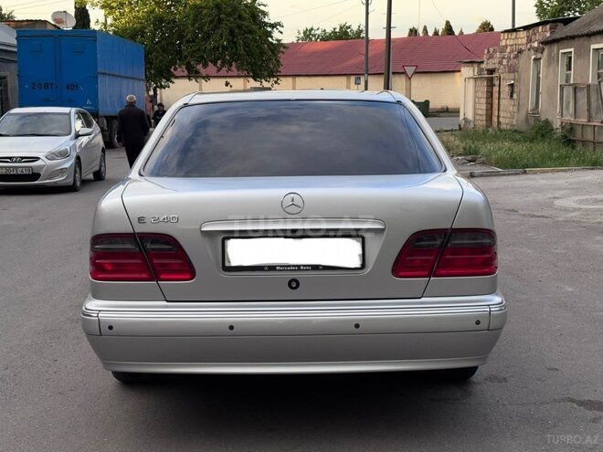 Mercedes E 240-7