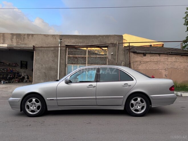 Mercedes E 240-4