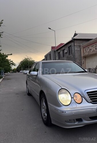 Mercedes E 240-5