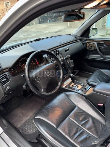 Mercedes E 240-9