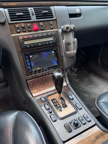 Mercedes E 240-12