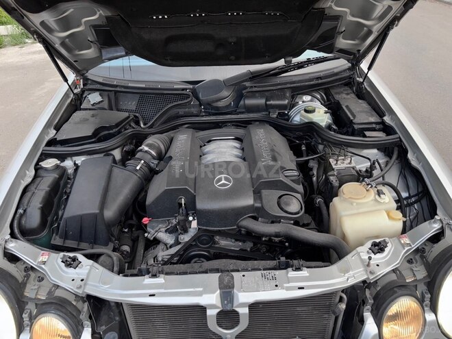 Mercedes E 240-8
