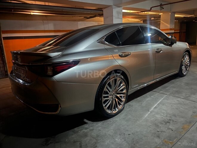Lexus ES 300h-2