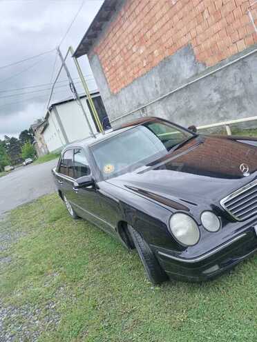 Mercedes E 270-3