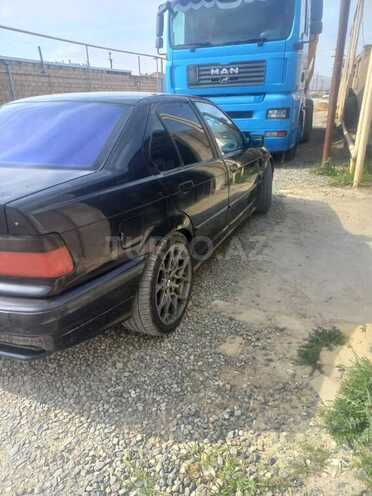 BMW 318-4