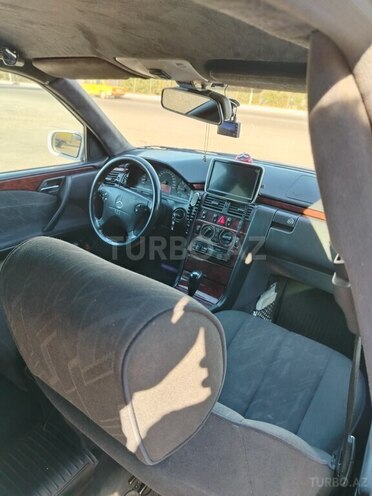 Mercedes E 220-18