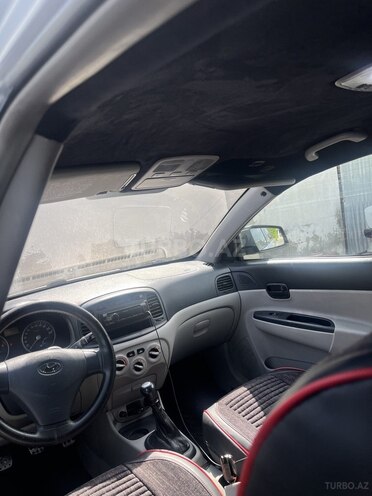 Hyundai Accent-4