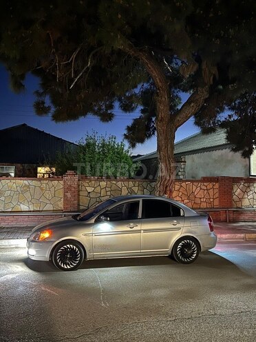 Hyundai Accent-7