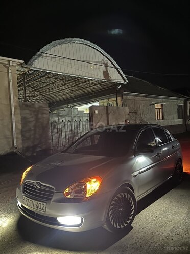 Hyundai Accent-11