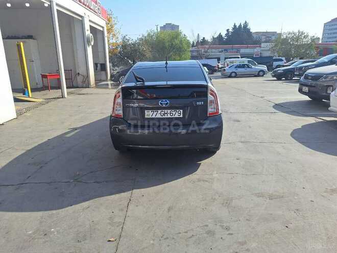 Toyota Prius-4