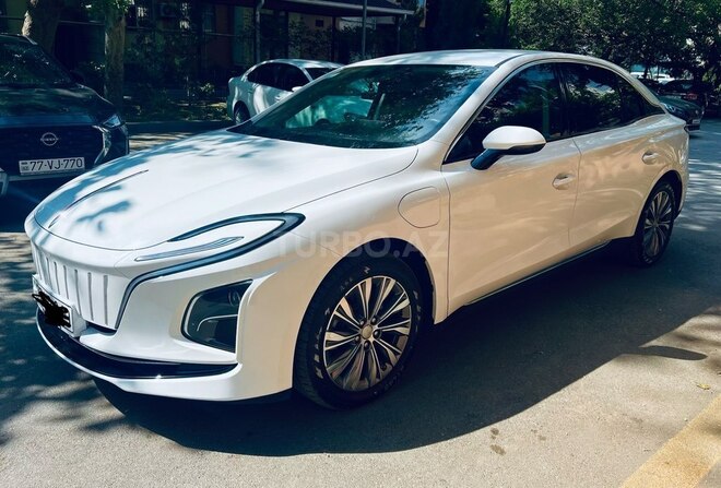 Hongqi E-QM5-5