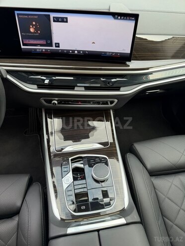 BMW X7-31