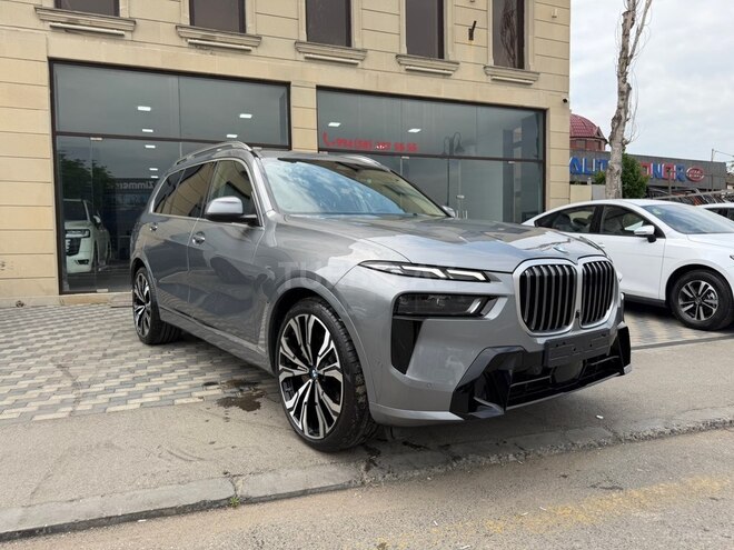 BMW X7-4