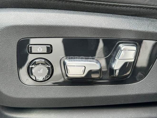 BMW X7-28