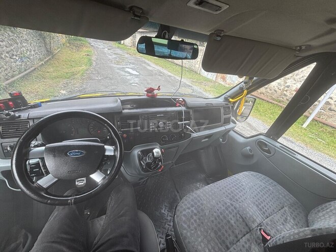 Ford Transit-5