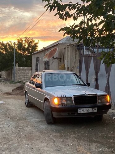 Mercedes 190-1