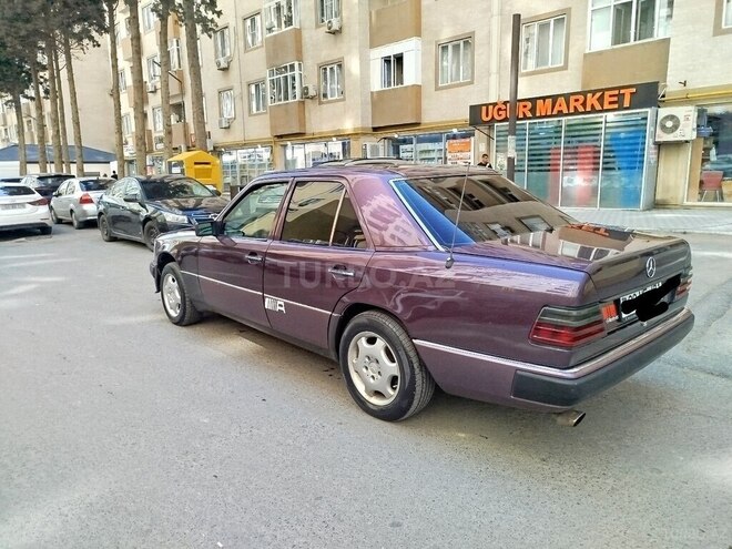 Mercedes 250 D-6