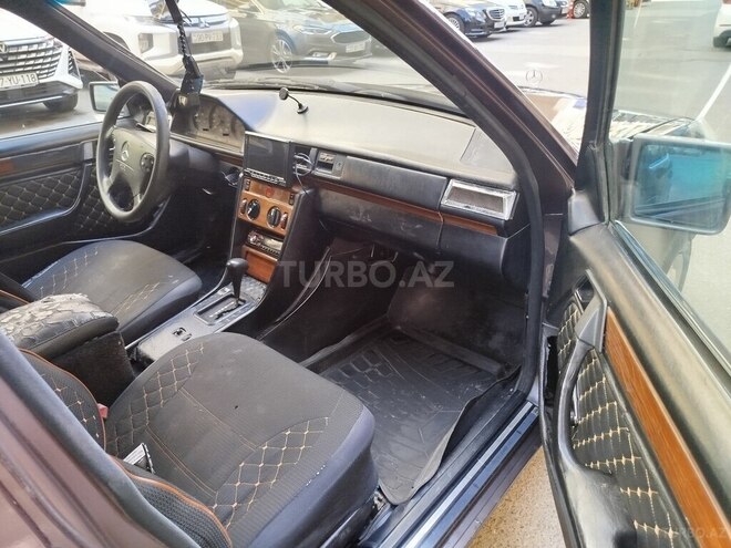 Mercedes 250 D-8