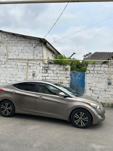 Hyundai Elantra-3