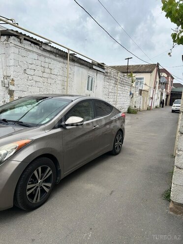 Hyundai Elantra-4
