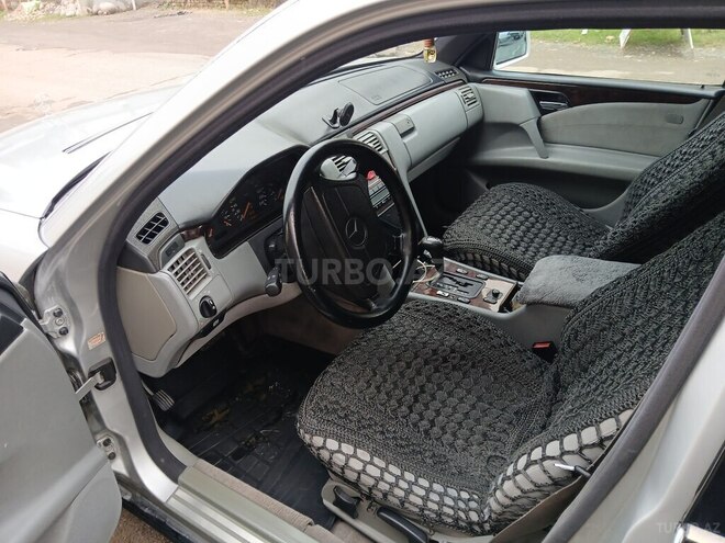 Mercedes E 200-8