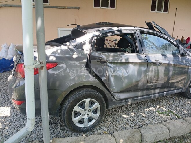 Hyundai Accent-6