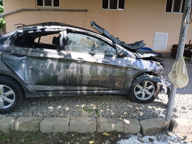 Hyundai Accent-5