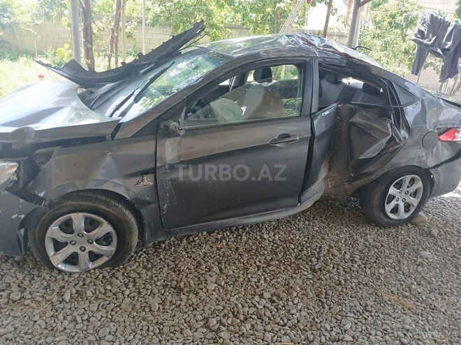 Hyundai Accent-9