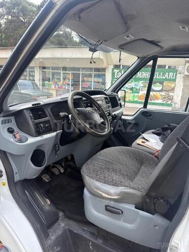 Ford Transit-4