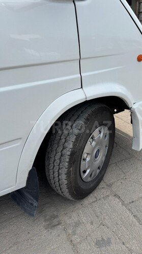 Ford Transit-8