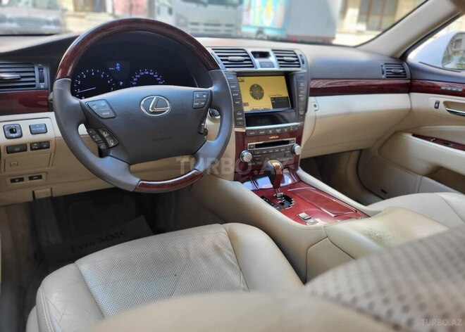 Lexus LS 460-9