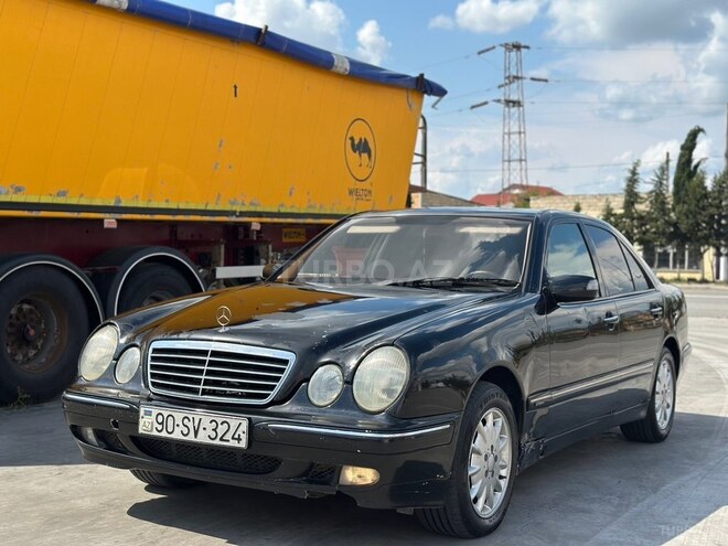 Mercedes E 220-1